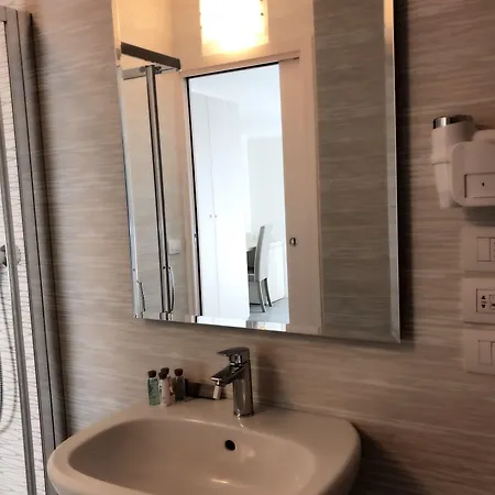 多加纳酒店 3*