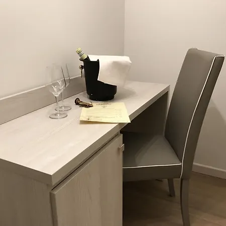 多加纳酒店 3*