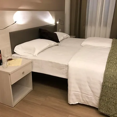 多加纳酒店 西尔米奥奈